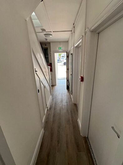 1 Bedroom Link Detached House To Rent In Selborne Gardens, London, NW4