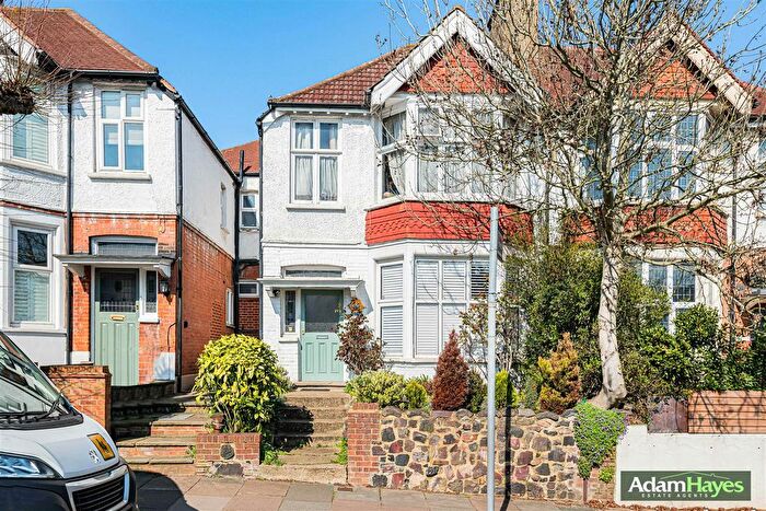 3 Bedroom Detached House For Sale In Squires Lane, Finchley, N3