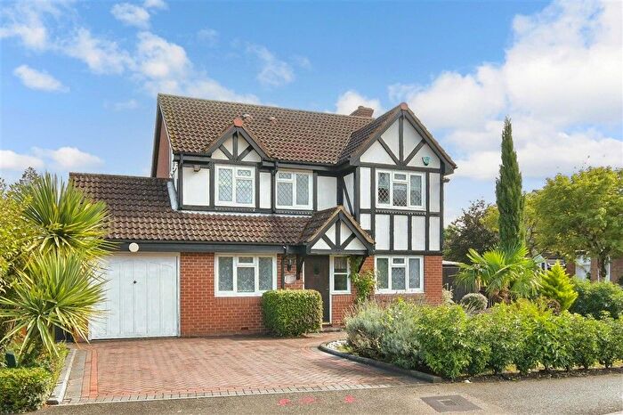 4 Bedroom Detached House For Sale In Broomfields, Hartley, Longfield, Kent, DA3