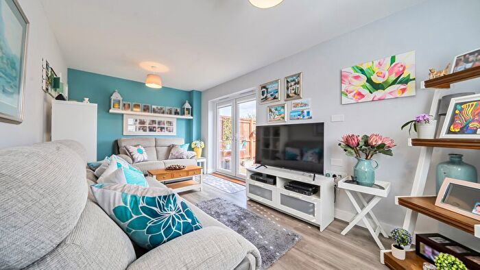2 Bedroom Semi-detached House For Sale In Monroe Devis Close, Tiddington, CV37