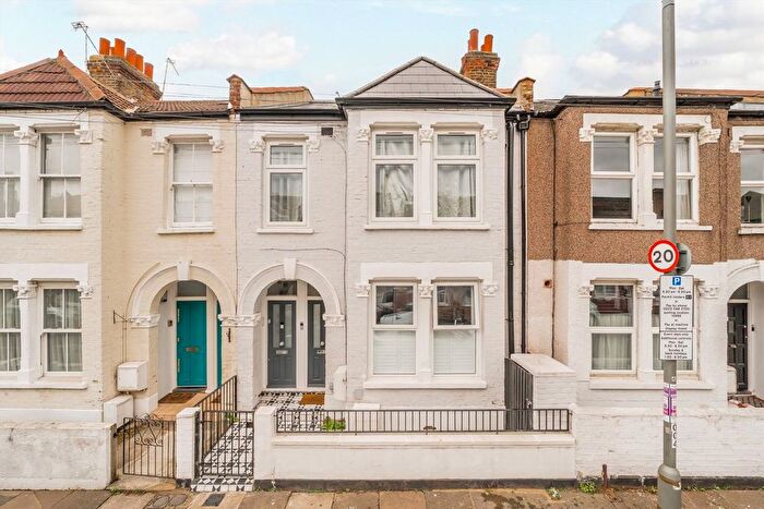 2 Bedroom Maisonette For Sale In Fairlight Road, Tooting, SW17