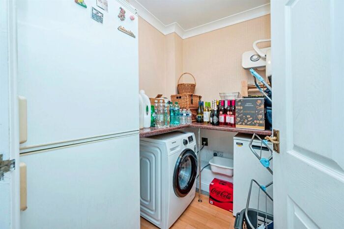 4 Bedroom Detached House For Sale In Hall Road, Hopton, Great Yarmouth, NR31