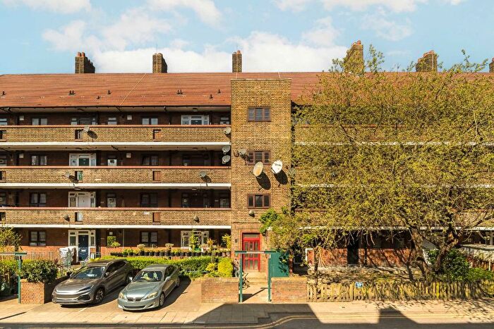2 Bedroom Flat To Rent In Poynders Gardens, Clapham South, SW4