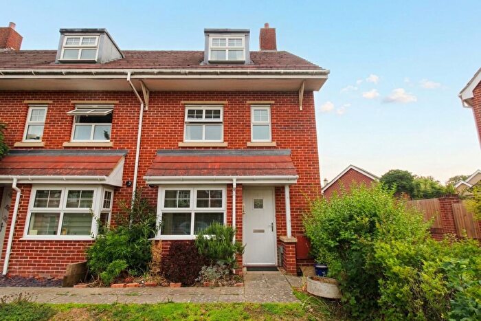 4 Bedroom End Of Terrace House For Sale In Sassoon Close, Salisbury, SP2