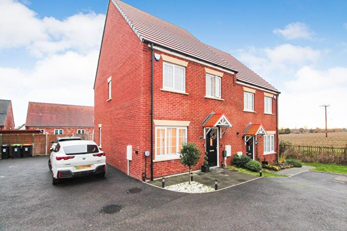 3 Bedroom Semi Detached House For Sale In Nightingale Road, Great Barford, MK44