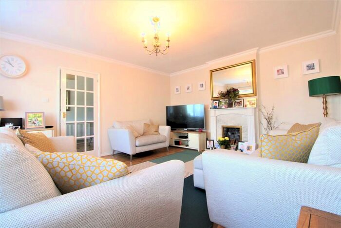 4 Bedroom Terraced House To Rent In Shillitoe Avenue, Potters Bar, EN6