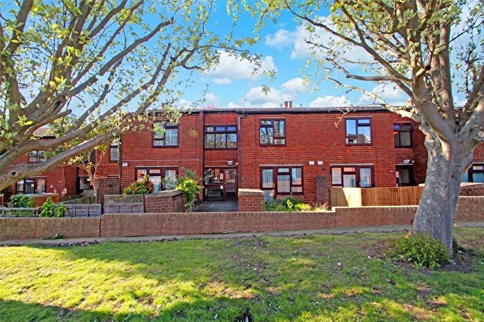 1 Bedroom Flat To Rent In Iffley Close, Uxbridge, UB8