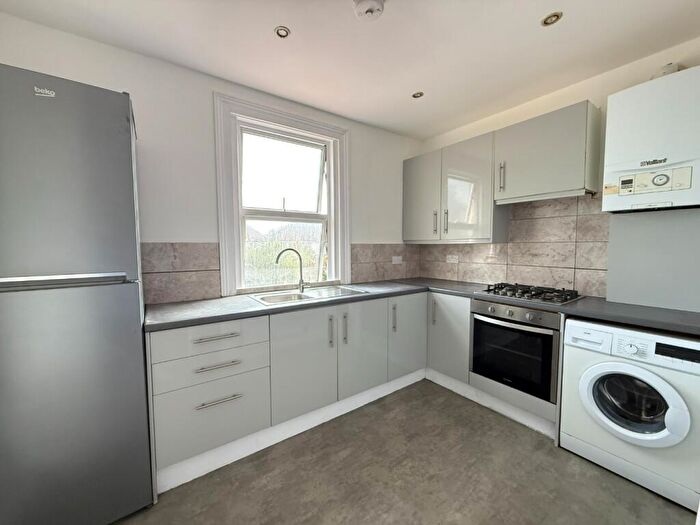 2 Bedroom Flat To Rent In Thurlby Road Wembley Middlesex, HA0