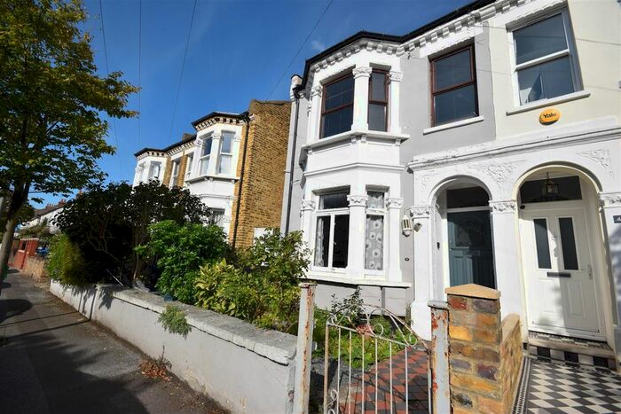 1 Bedroom Flat To Rent In Chestnut Road, London, SW20