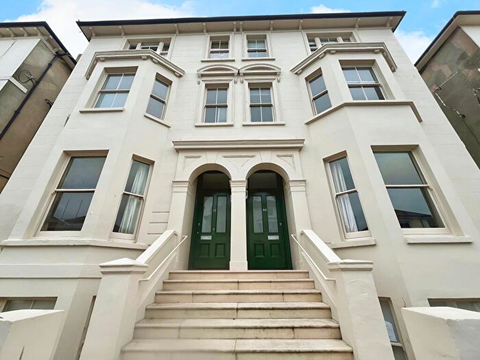 2 Bedroom Apartment To Rent In Hova Villas, Hove, BN3