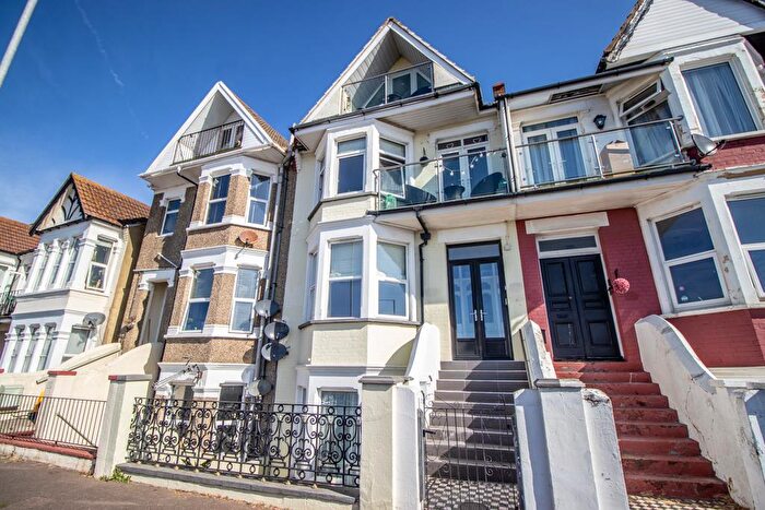 2 Bedroom Flat To Rent In Eastern Esplanade, Southend-On-Sea, SS1