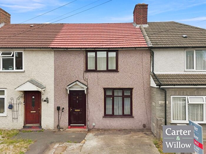 3 Bedroom Terraced House For Sale In Standfield Road, Dagenham, RM10
