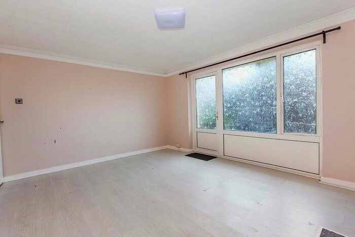 3 Bedroom Flat To Rent In Park Place, Gravesend, Kent DA12