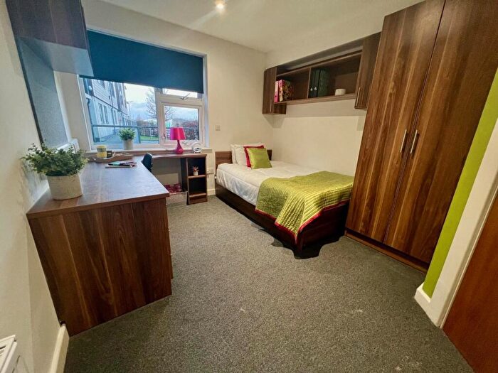 8 Bedroom Flat To Rent In Flat, Plymbridge Lane, Derriford, Plymouth (), PL6