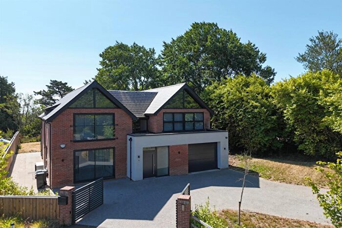 4 Bedroom Detached House For Sale In Lytchett Matravers, BH16