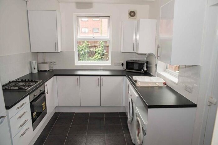 5 Bedroom Semi Detached House To Rent In Radcliffe Mount, West Bridgford, NG2