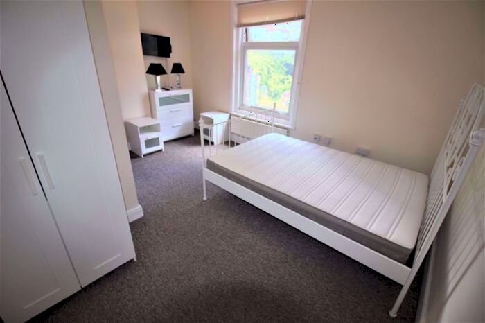 4 Bedroom Terraced House To Rent In William Street, Swindon, SN1