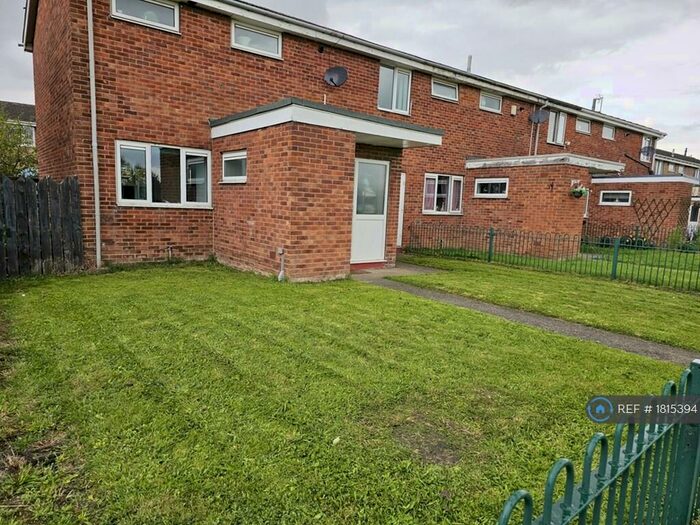 3 Bedroom End Of Terrace House To Rent In Uldale Walk, Carcroft, Doncaster, DN6