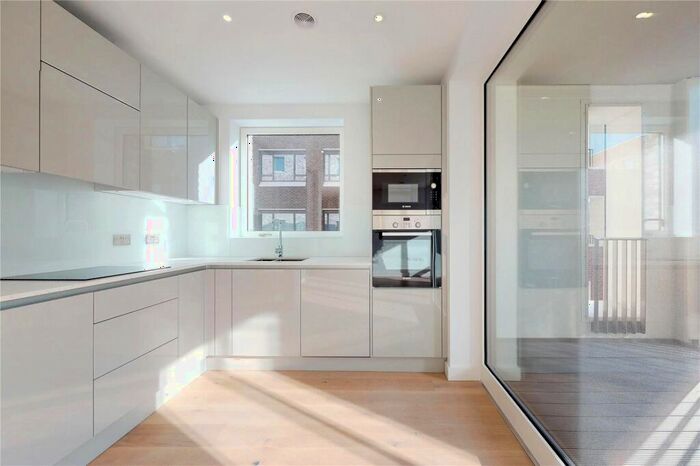 2 Bedroom Apartment To Rent In Walworth Road, London, SE17