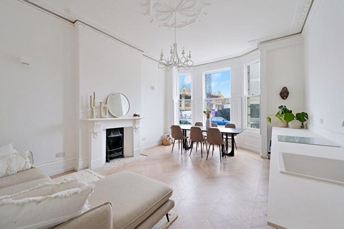 2 Bedroom Flat To Rent In Tavistock Road, London, W11