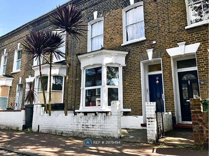 2 Bedroom Flat To Rent In New Cross, London, SE14
