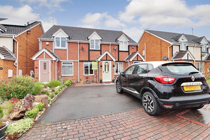 2 Bedroom Terraced House For Sale In Robinia Drive, Hull, HU4