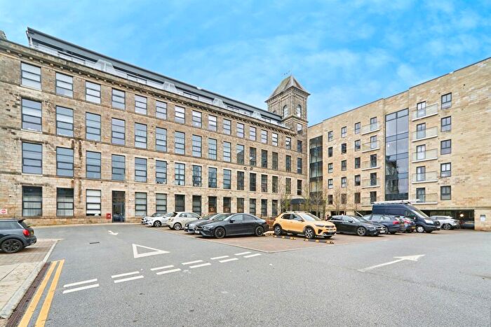 2 Bedroom Apartment For Sale In Low Lane, Horsforth, Leeds, LS18