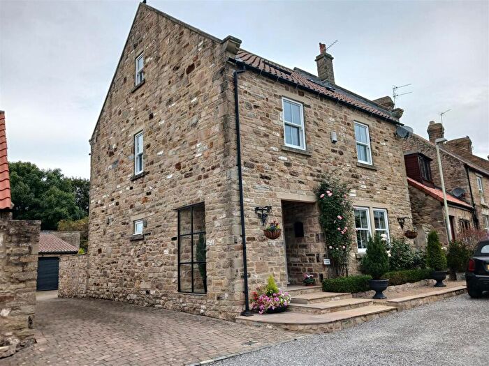 3 Bedroom Detached House For Sale In West Side, Summerhouse, Darlington, DL2