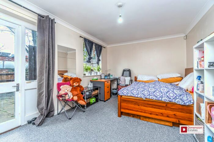 3 Bedroom Town House To Rent In Buxhall Crescent, Hackney Wick, Homerton, Hackney, E9