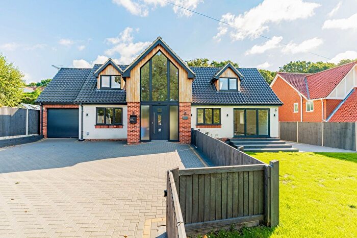 4 Bedroom Detached House For Sale In Yarmouth Road, Lowestoft, NR32
