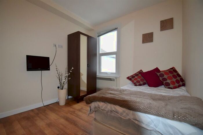 Studio To Rent In High Street, Northwood, HA6