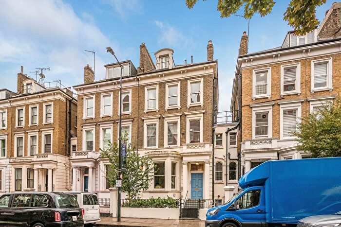3 Bedroom Flat To Rent In Earls Court Road, Earls Court, SW5