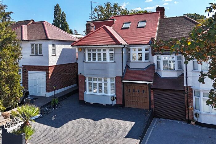 4 Bedroom Semi-Detached House For Sale In Osidge Lane, London, N14