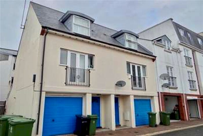 3 Bedroom Town House To Rent In Lansdowne Street, Southsea, PO5