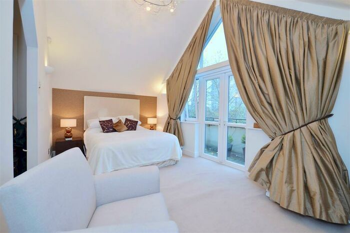 4 Bedroom Town House To Rent In Brightlingsea Place, Limehouse, London, E14