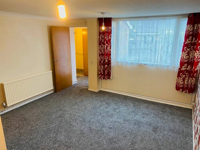 1 Bedroom Flat To Rent In Collingham, Orton Goldhay, Peterborough, PE2