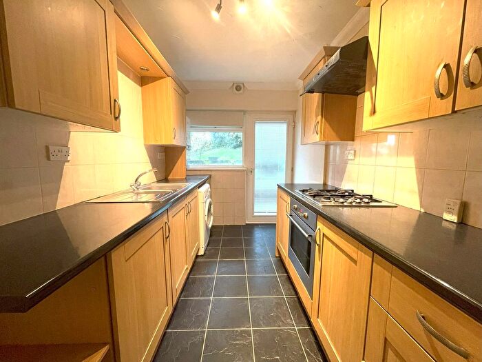 2 Bedroom Flat To Rent In Clyne Close, Mayals, Swansea, SA3