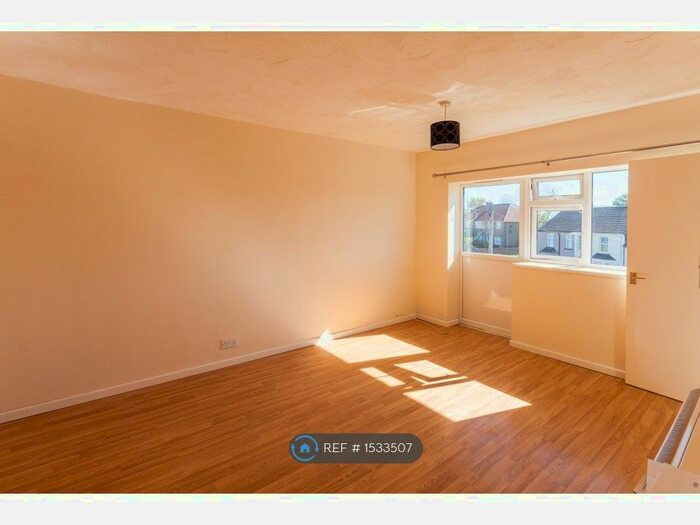 1 Bedroom Flat To Rent In Harcourt Road, Brynmawr, Wales, NP23