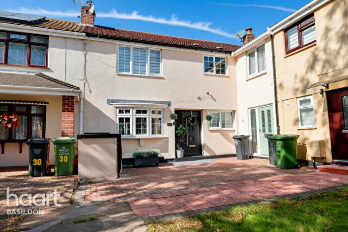 3 Bedroom Terraced House For Sale In Latchetts Shaw, Basildon, SS16