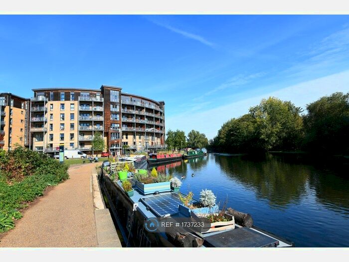 3 Bedroom Flat To Rent In Waterfront House, London, E5