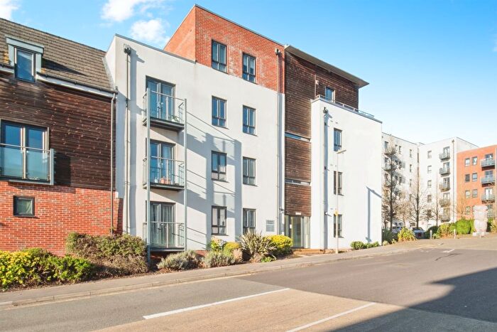 2 Bedroom Flat For Sale In Sinclair Drive, Basingstoke, RG21