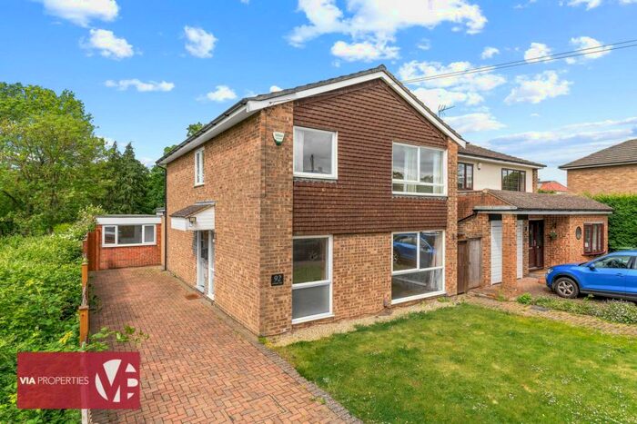 4 Bedroom Detached House To Rent In Cuffley Hill, Goffs Oak, EN7