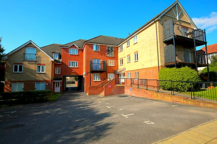 2 Bedroom Flat To Rent In Midanbury Lane, Southampton, SO18