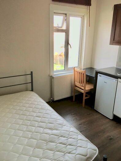 Studio To Rent In Cloister Road, London, NW2