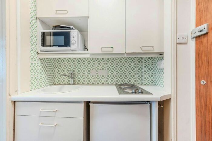 Studio To Rent In Buckingham Gate, Westminster, London, SW1E