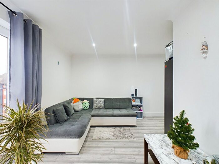 1 Bedroom Flat For Sale In London Road, Romford, RM7