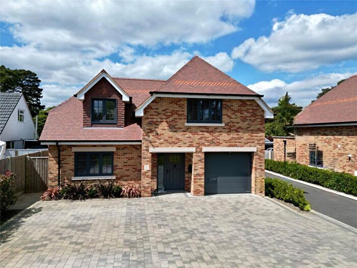 4 Bedroom Detached House For Sale In Heather Ridge Close, Ashley Heath, Ringwood, Dorset, BH24