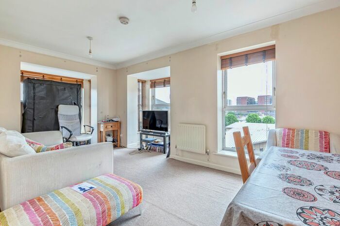 2 Bedroom Flat To Rent In North Lodge, Royal Victoria Dock, E16