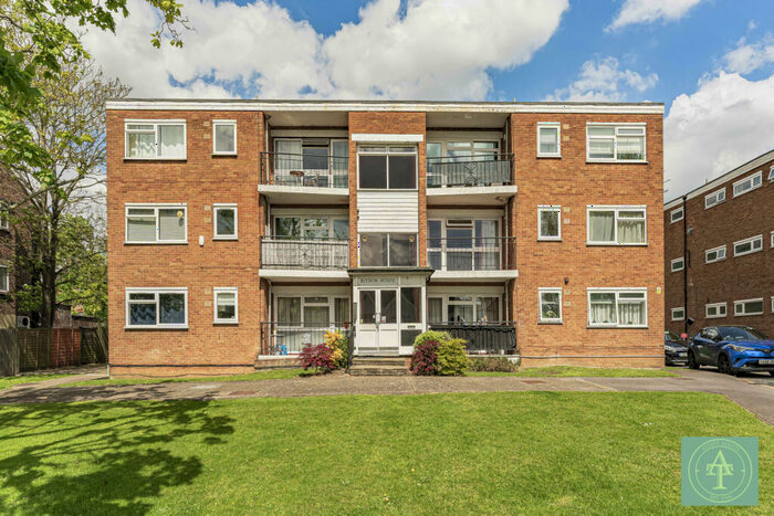 2 Bedroom Flat To Rent In Chaseville Park Road, London, N21