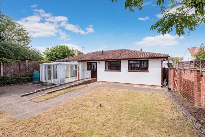 3 Bedroom Detached Bungalow For Sale In Lynwood Avenue, Langley, SL3
